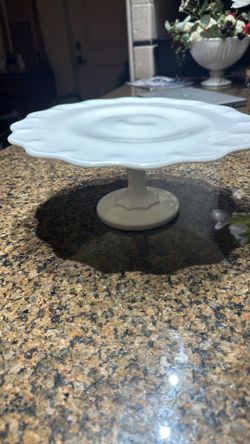 White cake stand
