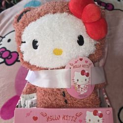Hello Kitty Valentines Plushy And Blanket Set 