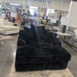 Mondo Chaise with Cup holders and USB 