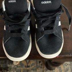 Black Adidas Sneakers 