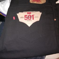 501 Levi Shorts Size 42 (BRAND NEW)