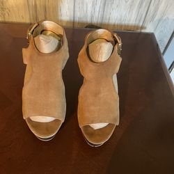 Women’s Shoes Size 9M