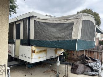 Pop Up Camper - Coleman