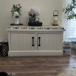 Farmhouse Storage Bench – White Wood Entryway Bench with Hidden Storage