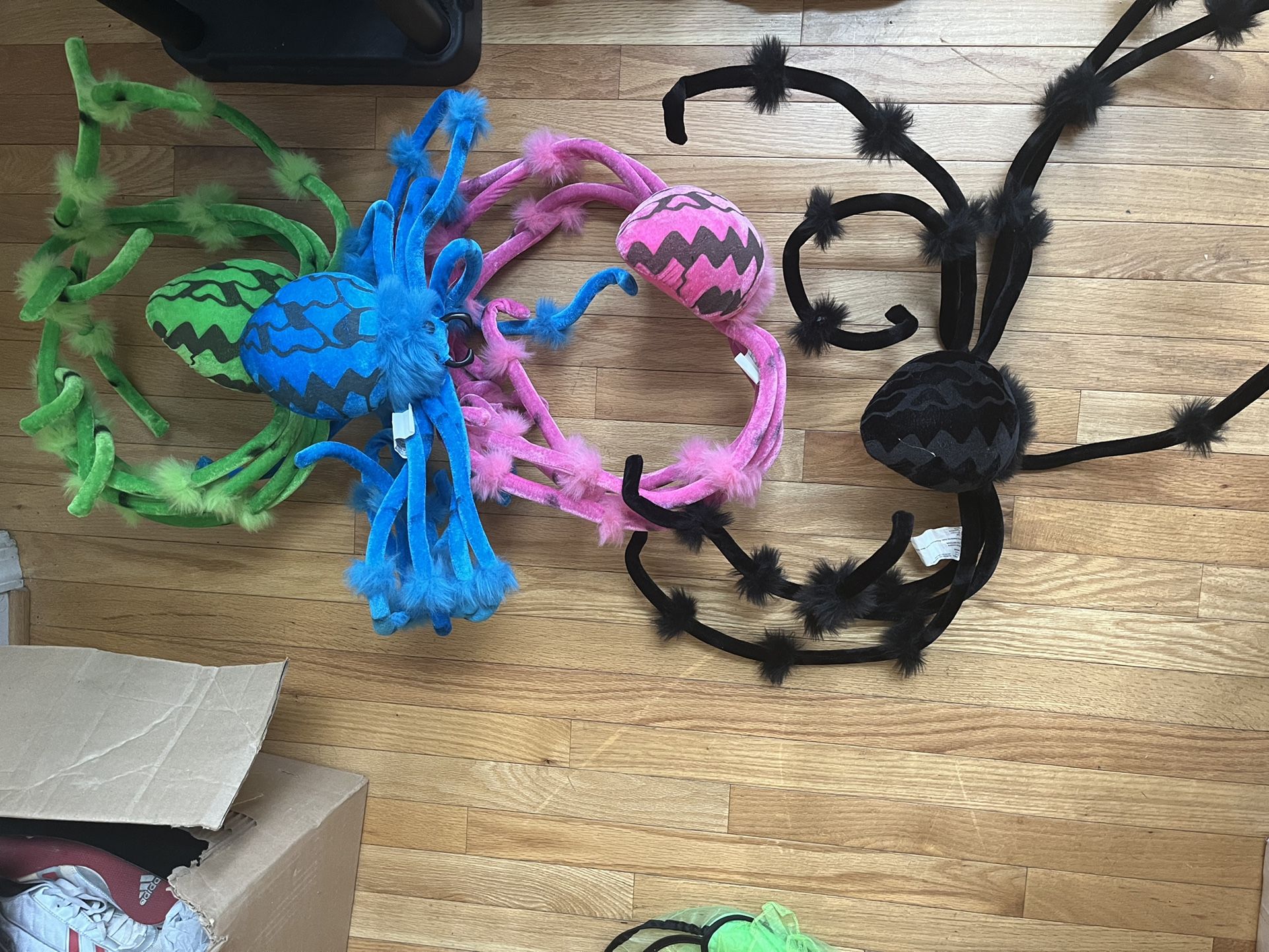 Halllween Costumes And Decorations