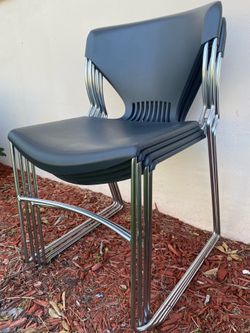 Set a 4 Stackable Armless Chrome Chairs