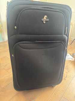 Atlantic Large Expandable Rolling Suitcase – Black