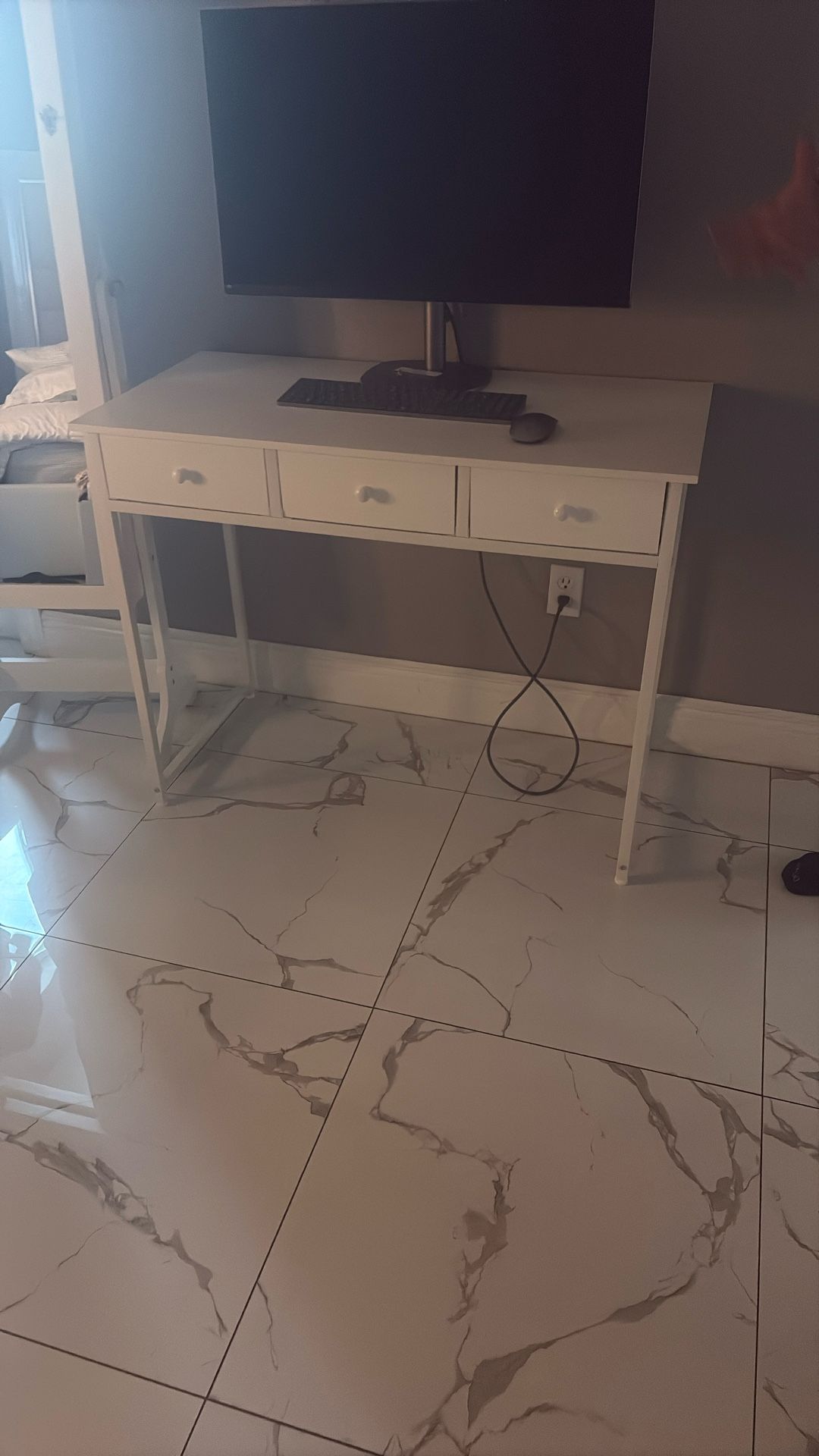 While Desk