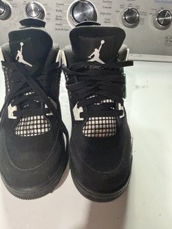 Jordan 4 white thunder
