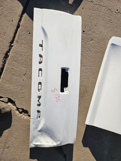 Toyota Tacoma Tailgate oem