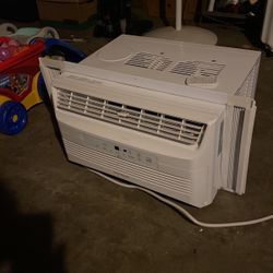 Window AC Unit 