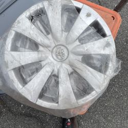 15” Toyota Hubcaps 