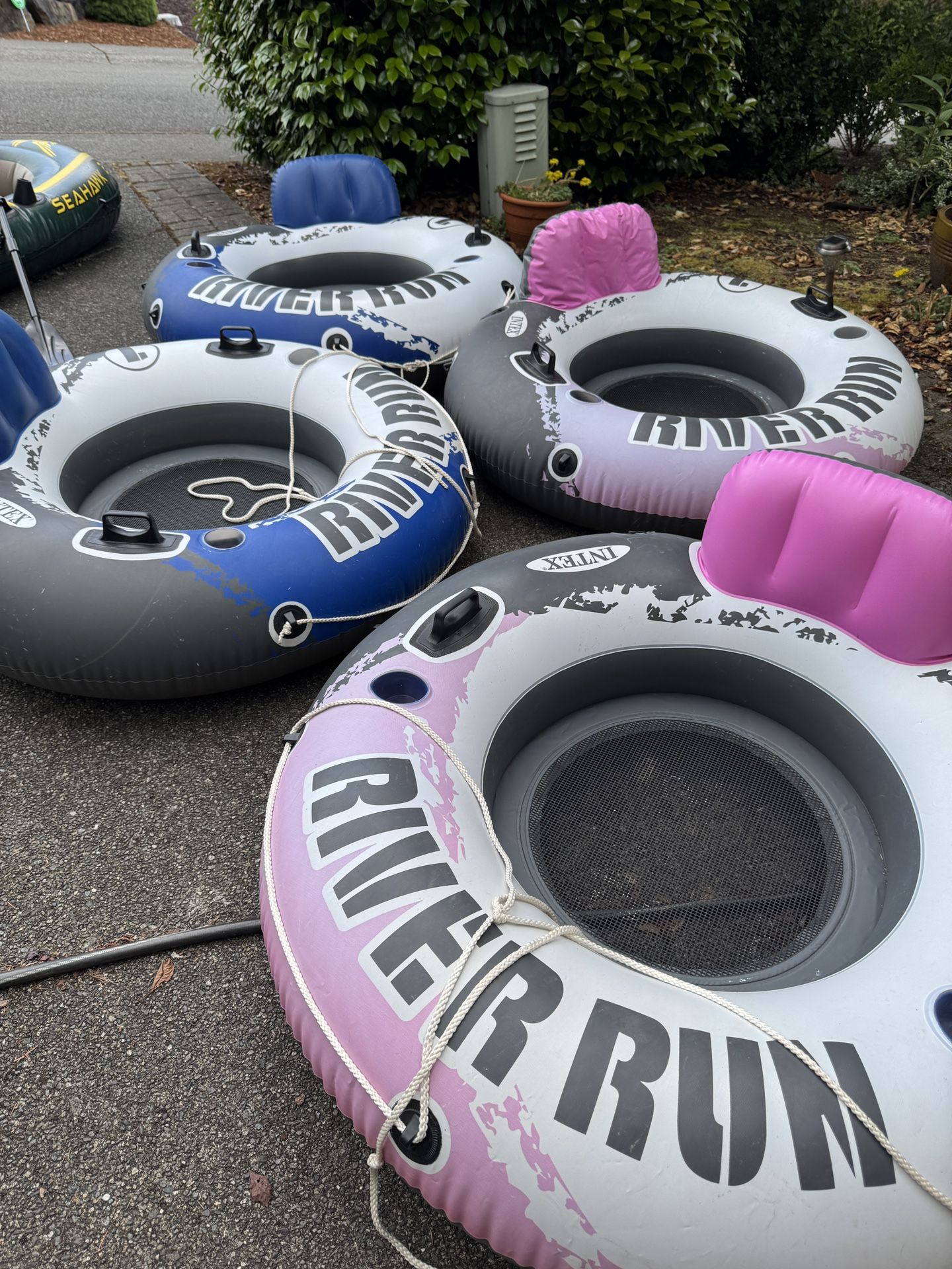 Four Intex River Run Tubes & Intex Quick Fil Pump