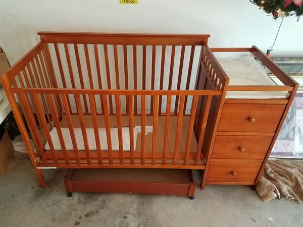 Storkcraft Madison 4 In 1 Crib And Changing Table Assembled But