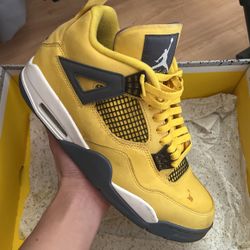 Jordan 4 Lightning Size 10.5 (USED)