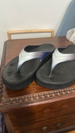 Oofos Luxe Sandels