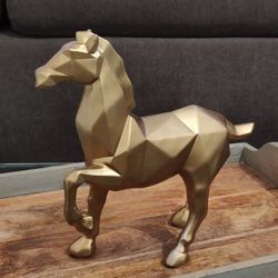 Gold Geometric Horse Sculpture – Modern Decor Accent