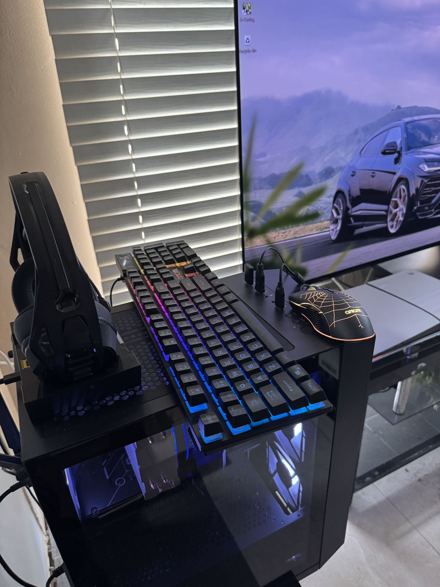 Gaming PC RTX 4060 180Hz gaming monitor key keyboard, and mouse