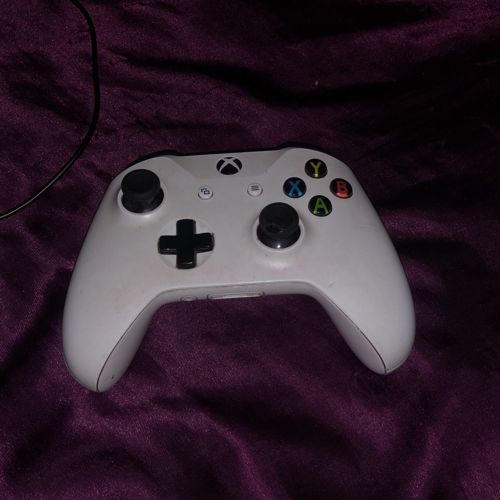 Ps4 Controller And Xbox Controller