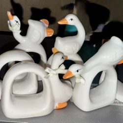 (6)VINTAGE SET WHITE PORCELAIN HAND PAINTED DUCK GEESE NAPKIN RING HOLDERS
