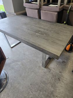Dinning room table