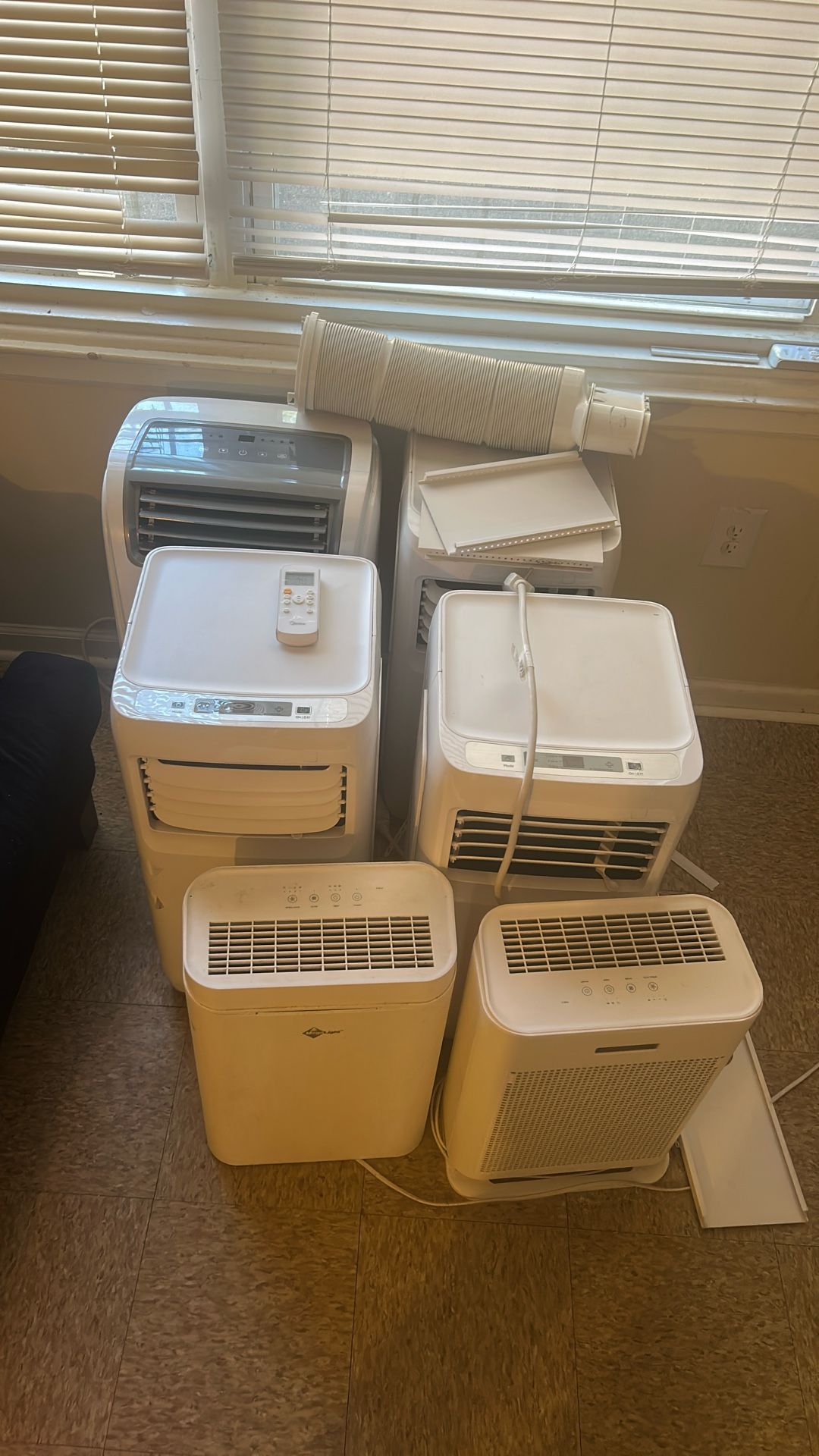 1 Black & Decker /3 Midea Floor Air conditioniners 2 Air Purifier Fans