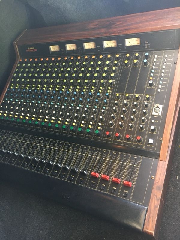 Vintage 80's Yamaha M916 Professional Series 16 Channel Analog Mixer