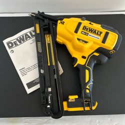 $220 NEW Dewalt 15ga FINISH NAILER 20-Volt (TOOL-ONLY) 15-Gauge angled  Model DCN650B