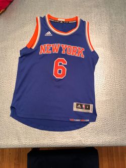 Kristaps Porzingis jersey on the ny Knicks kids medium