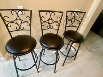 3 bar stools