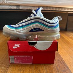 NIKE AIR MAX