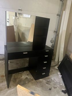 Vanity/Makeup desk