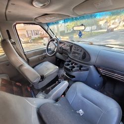 2005 Ford E-350