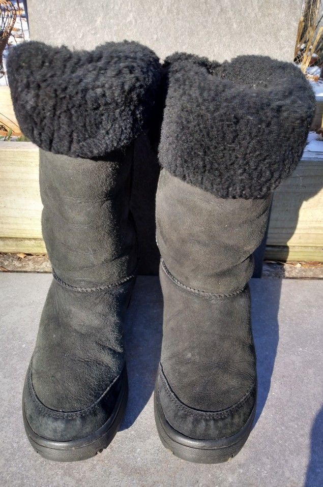 UGGs Tall Braided Boots Size 9 Black
