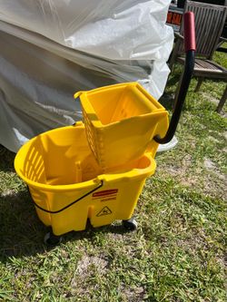 Commercial mop bucket