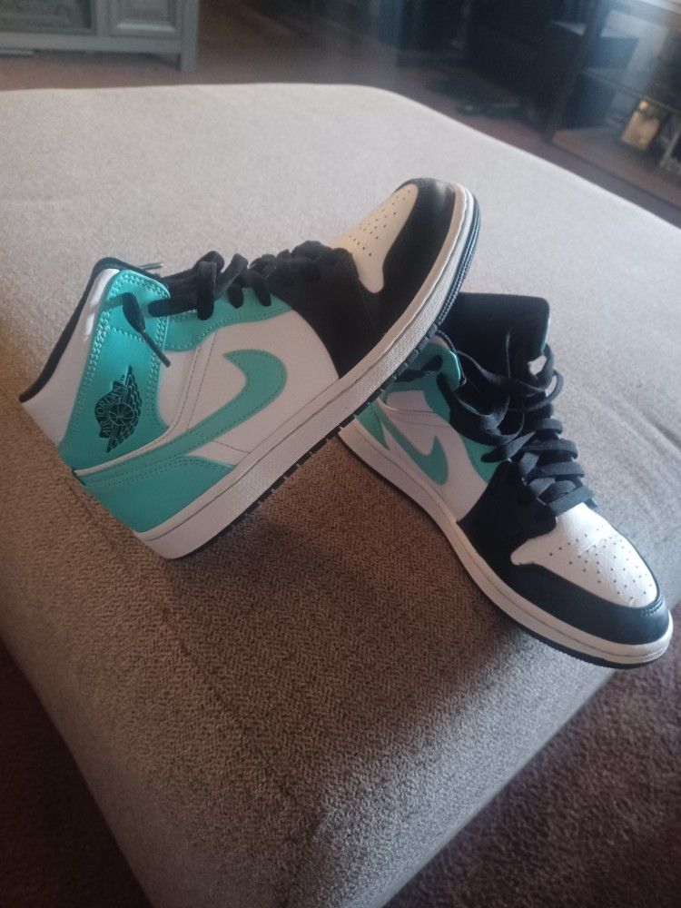 Jordan's 1 Mid 