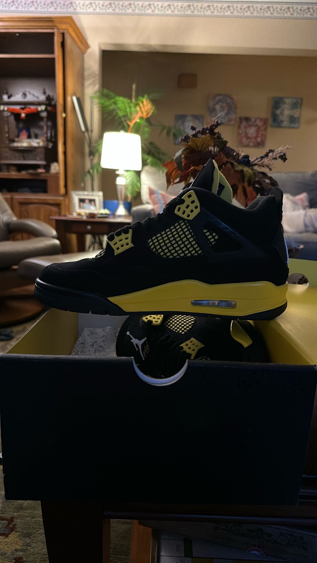BRAND NEW Air Jordan 4 “Yellow Thunder” Size 8m