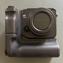 Sigma SD Quattro camera with Xtras