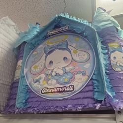 Cinnamo Roll Piñata