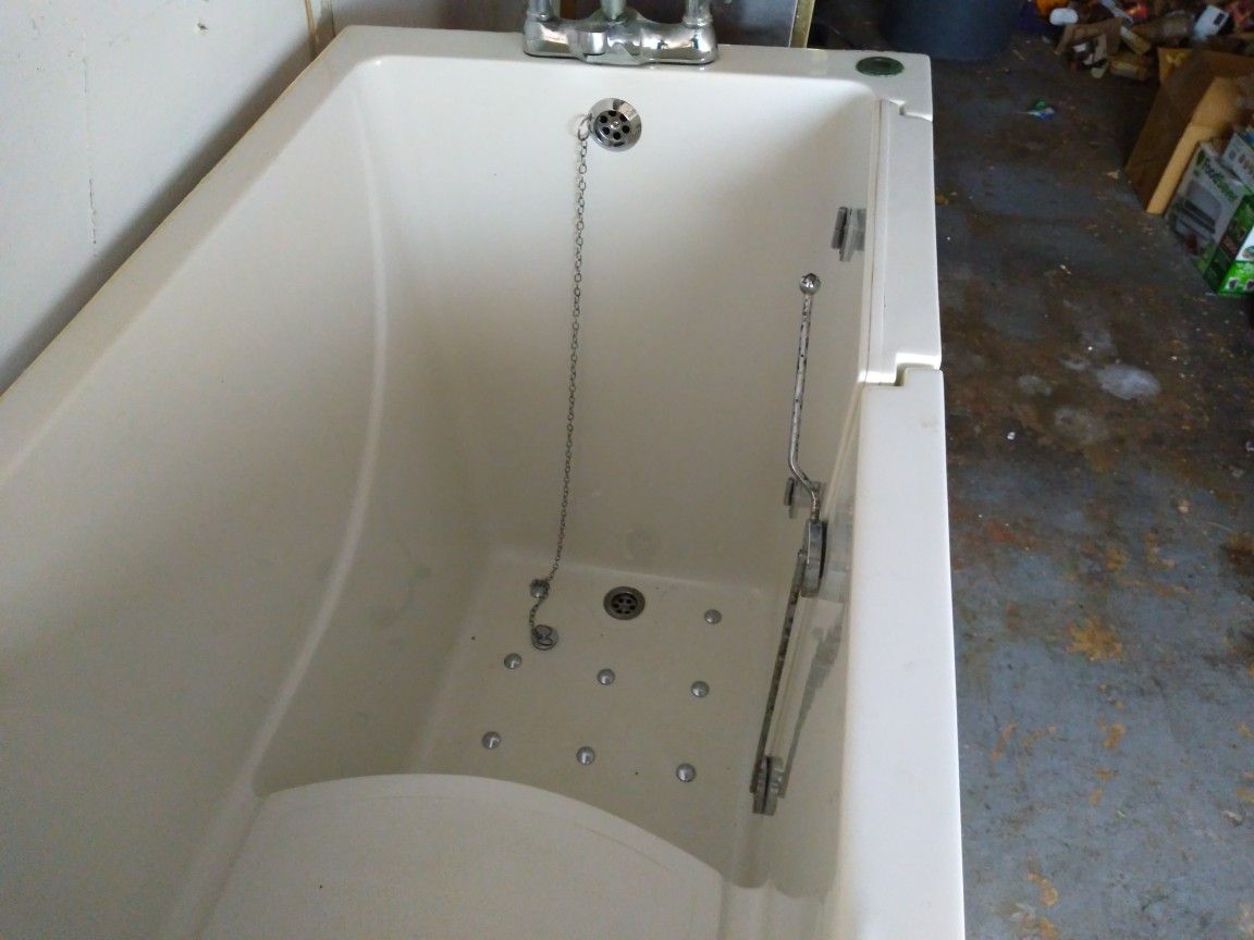 Premier care,walk in tub for Sale in Oakland Park, FL OfferUp