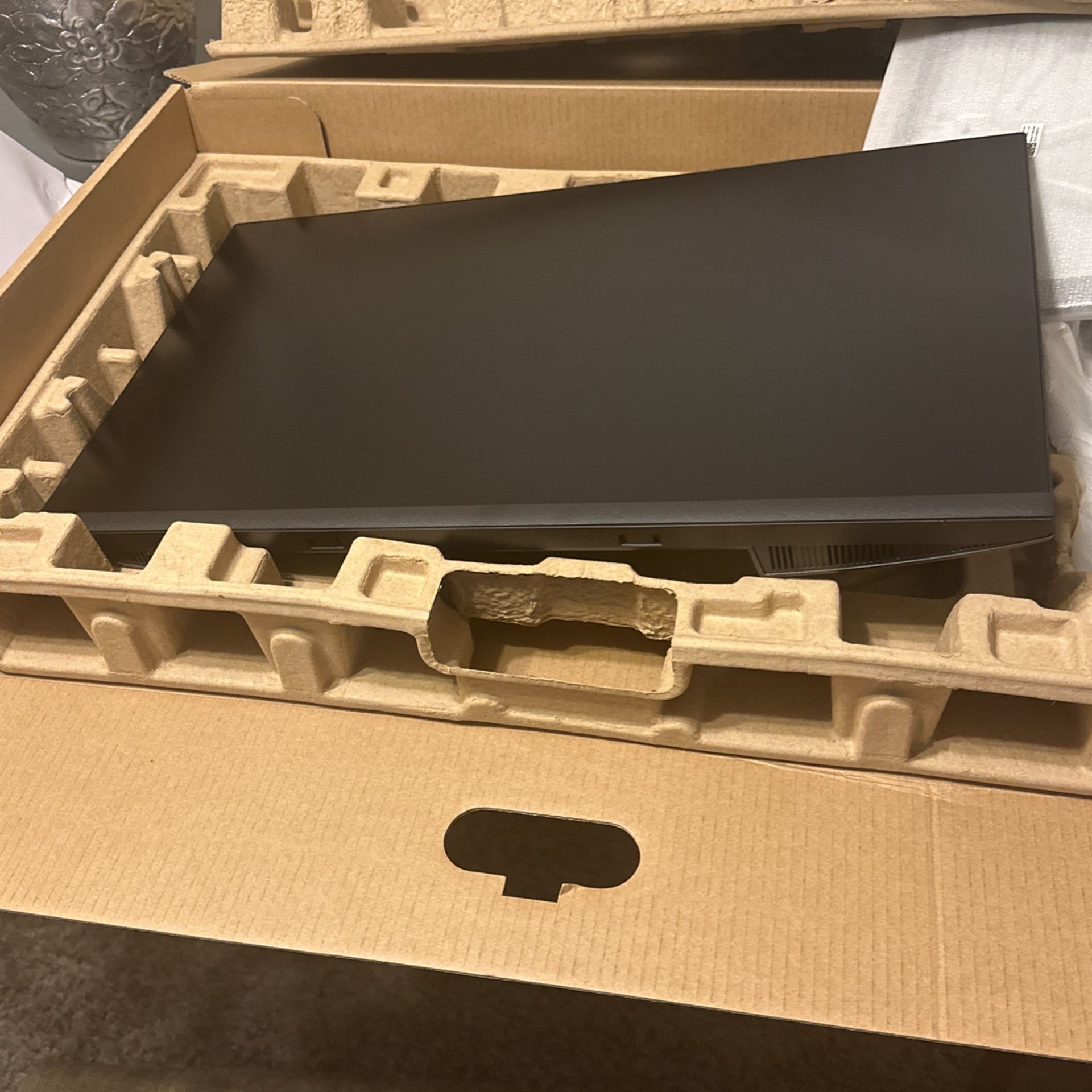 2 Dell monitor (brand new) Still In Box