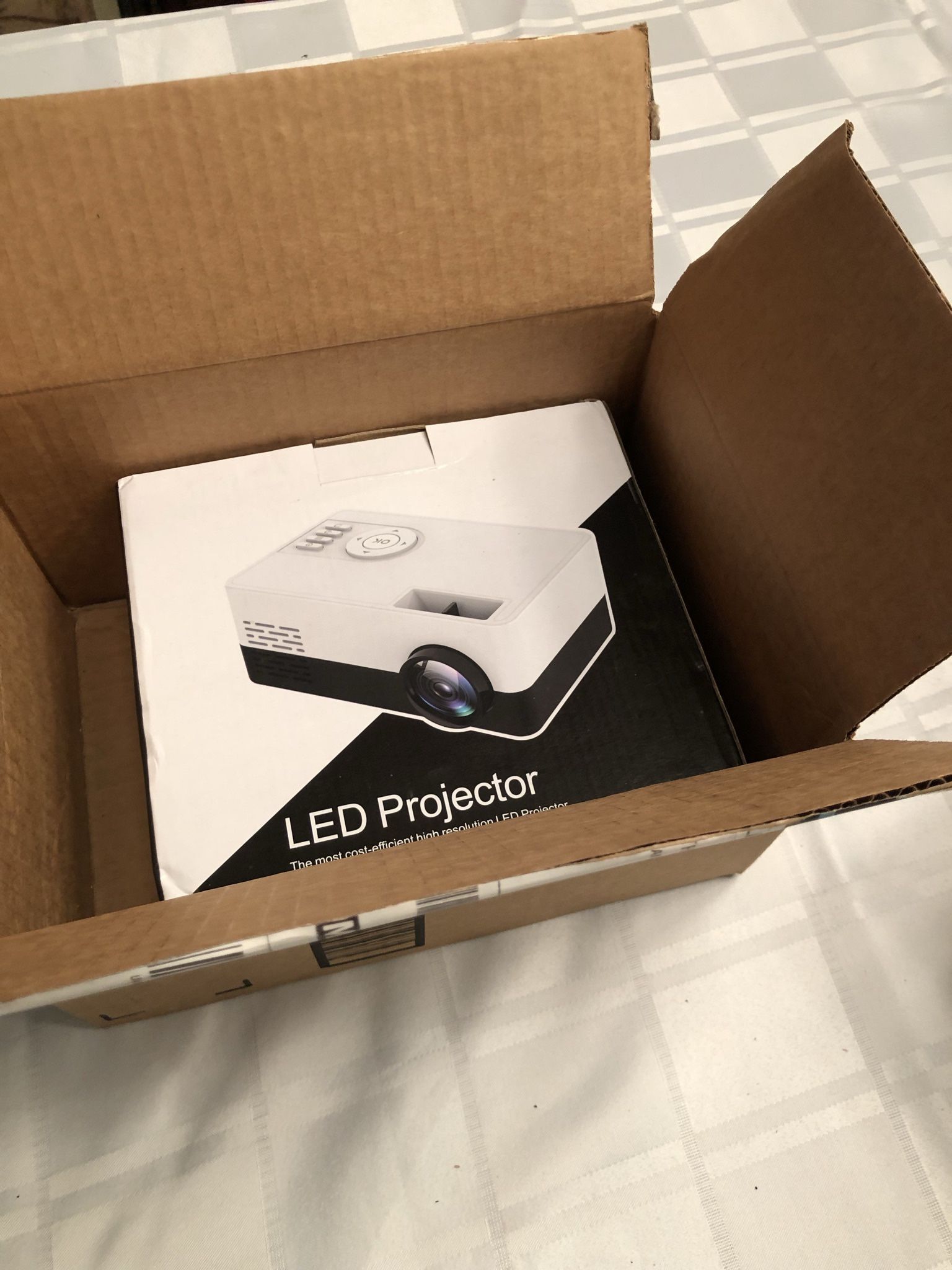 LED projector Brand new