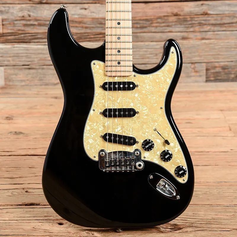 G&L legacy USA electric guitar - black with maple neck