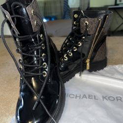 Michale Kors Combact Boots 