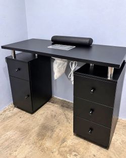 Mesa de uñas negra