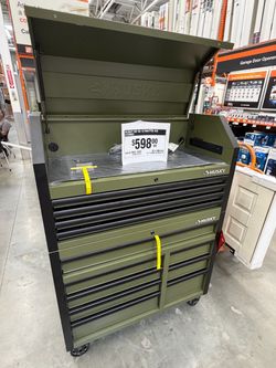 Caja de herramientas color militar nueva x $550.  Nuevas