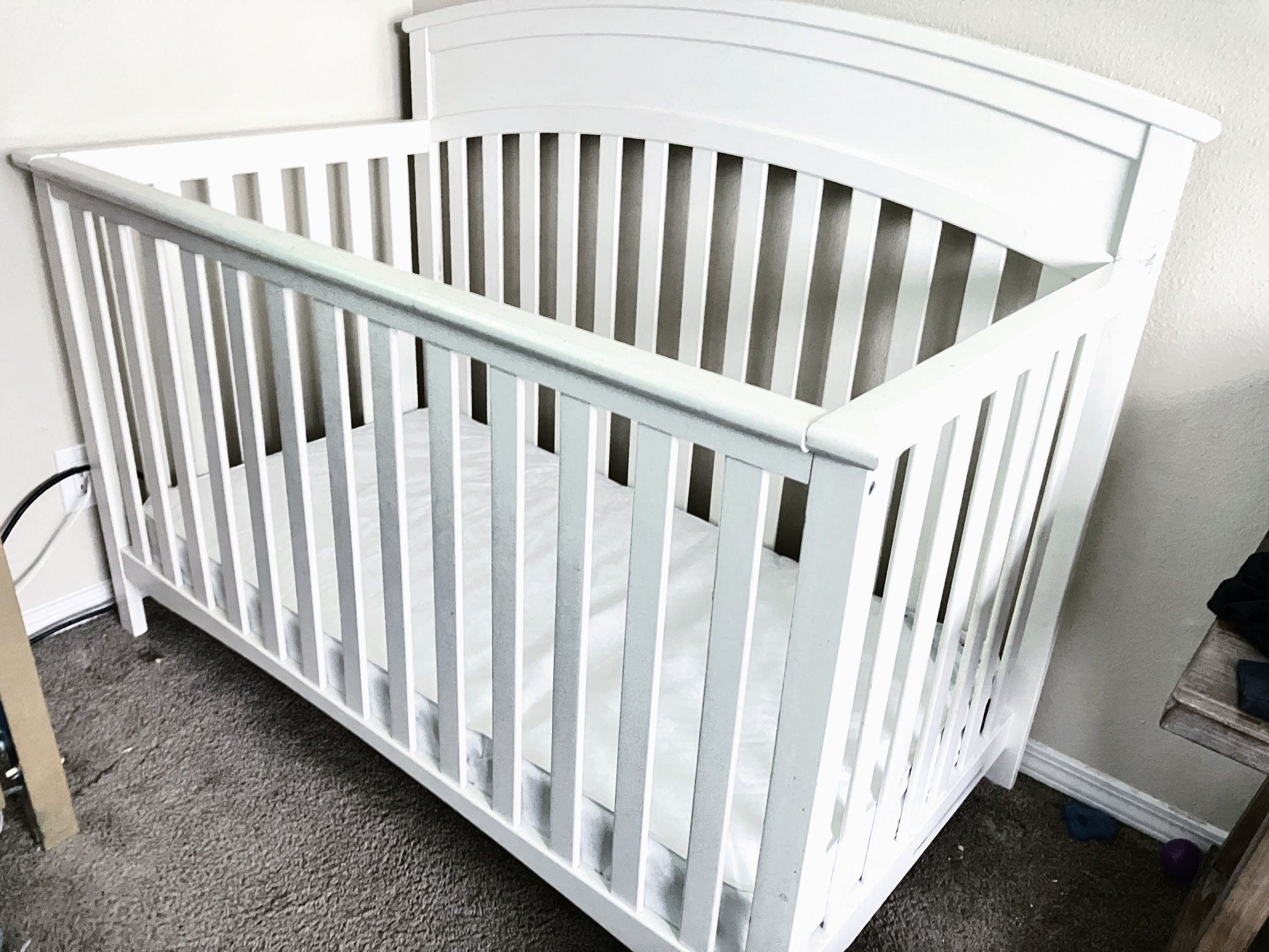 White Crib (Like New)