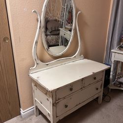 vintage vanity with mirror 