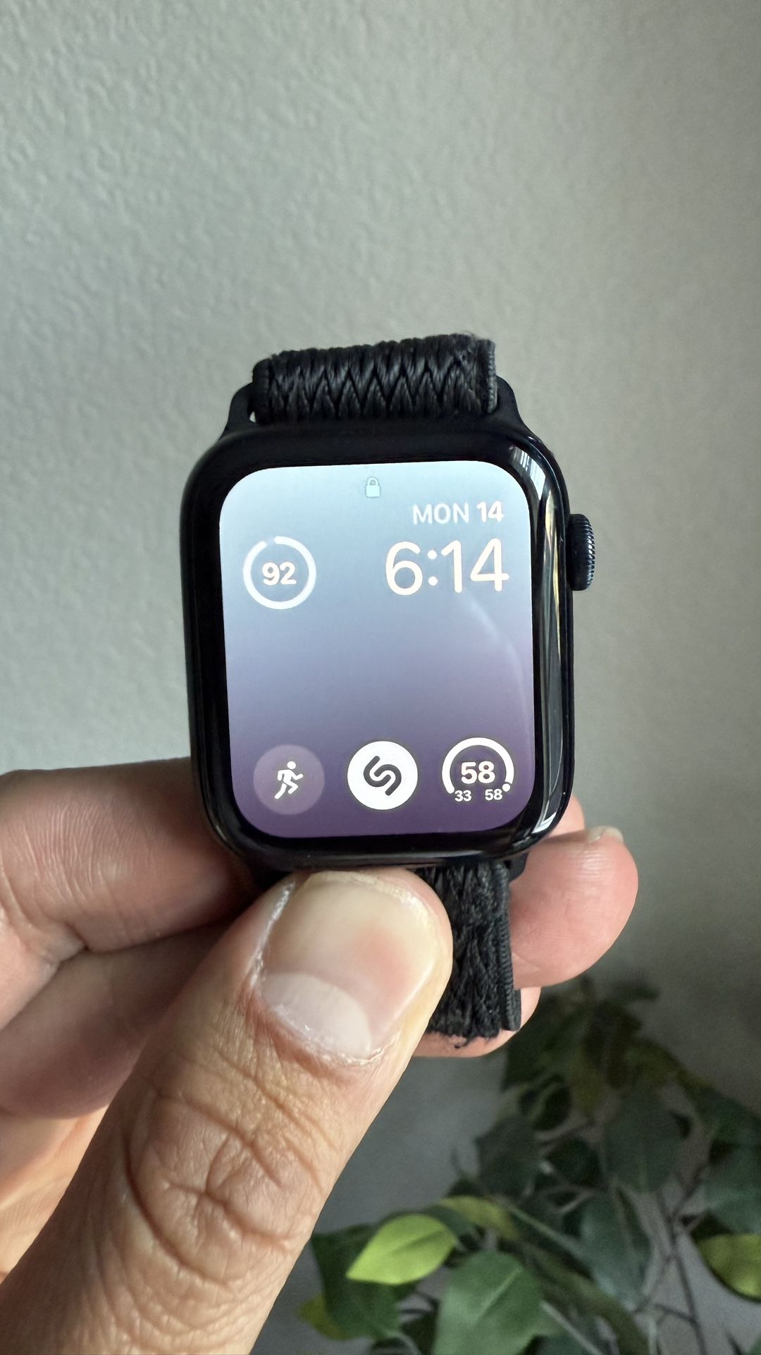 Apple Watch SE 2 44mm $140