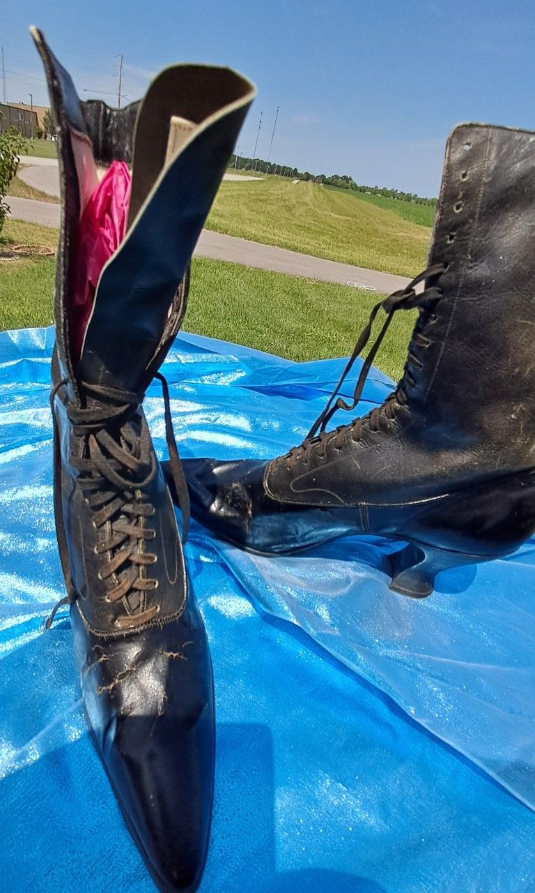 Hans Mayr Antique Womans Lace Up Boots With Kitten Heel German Victorian